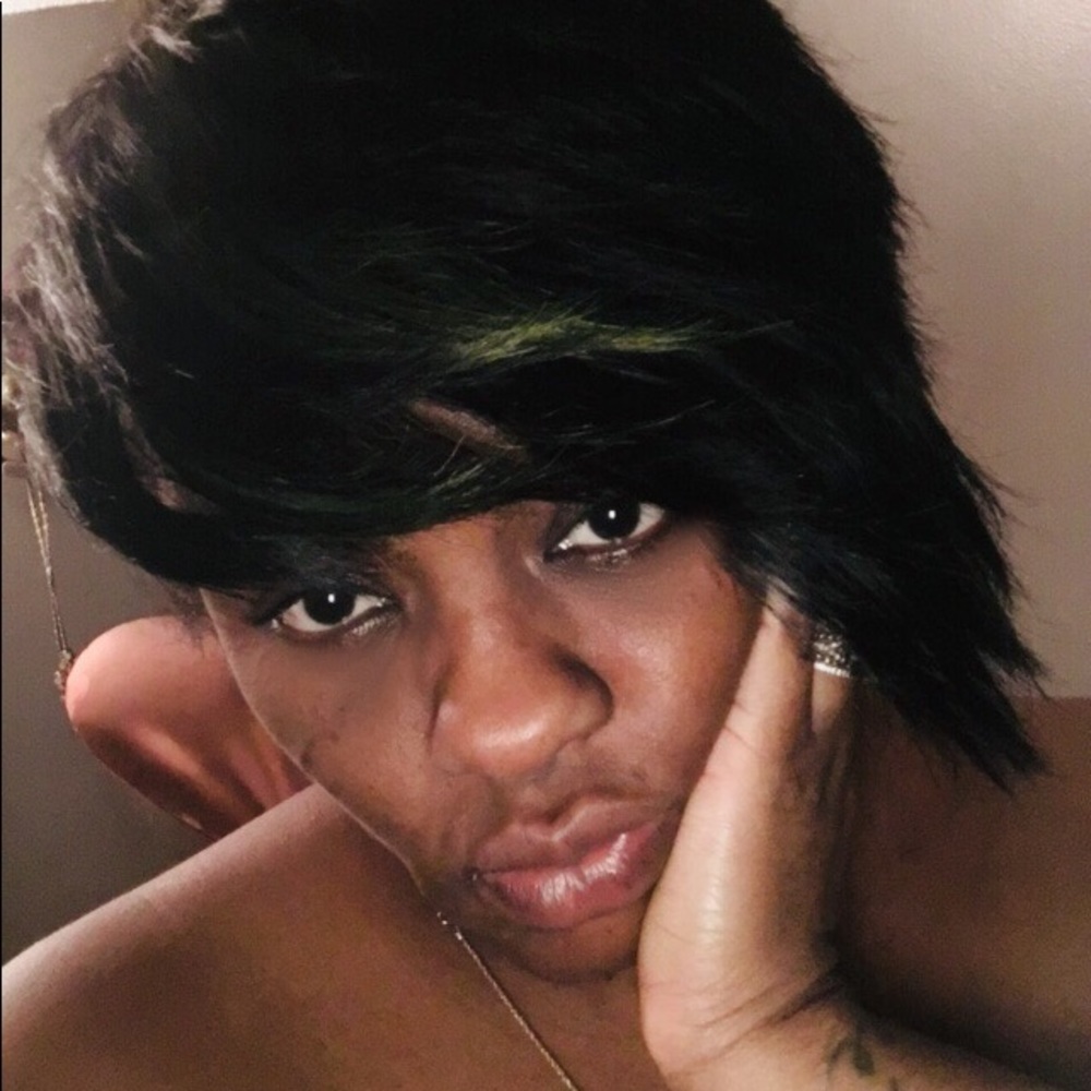 Meet your Posher, Crystal